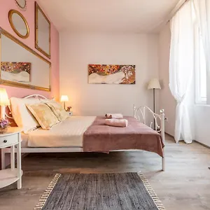 Old Romantic 4 With Free Private Parking , Pula Croatia