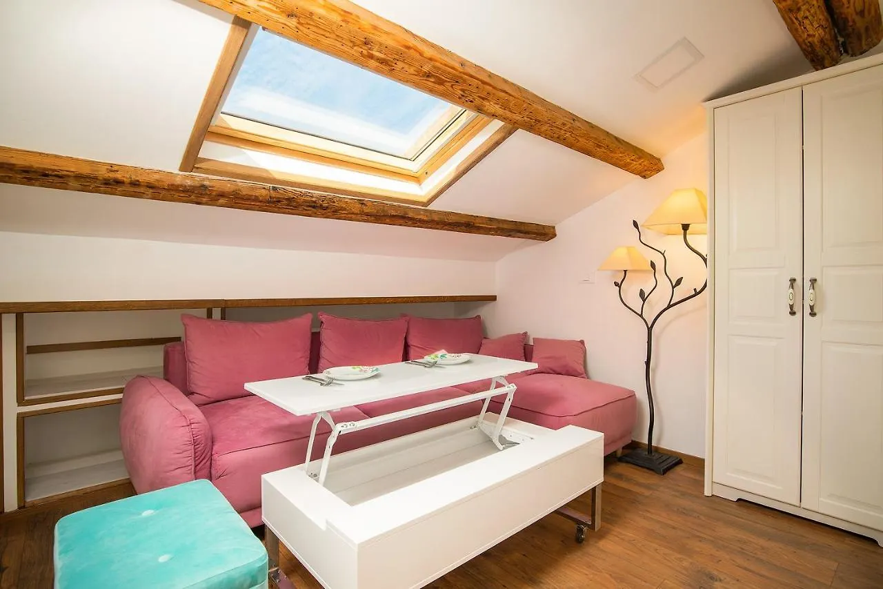 Domus Maximus Apartment Pula 0*,