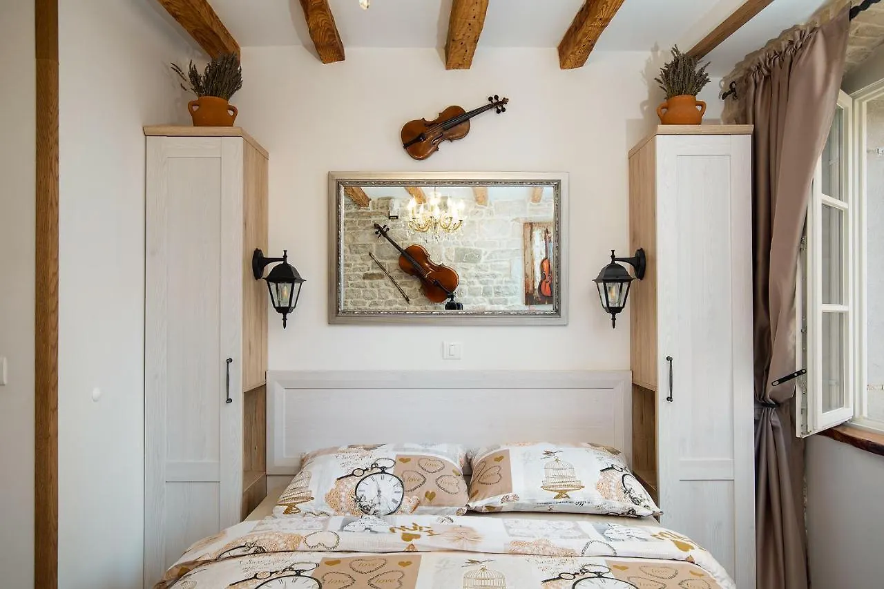 Domus Maximus Apartment Pula 0*,  Croatia